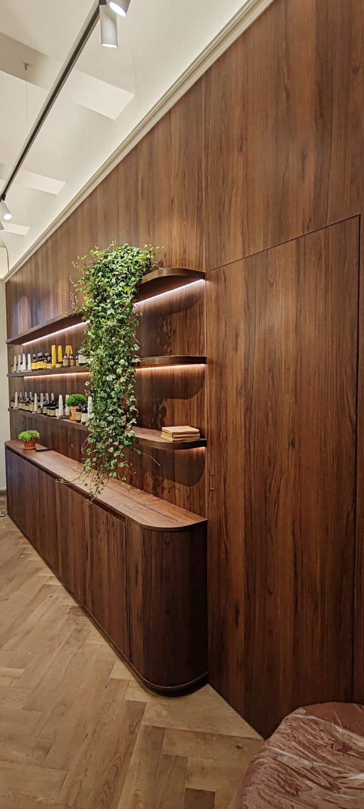 Custom fit-out, Marseille (13)