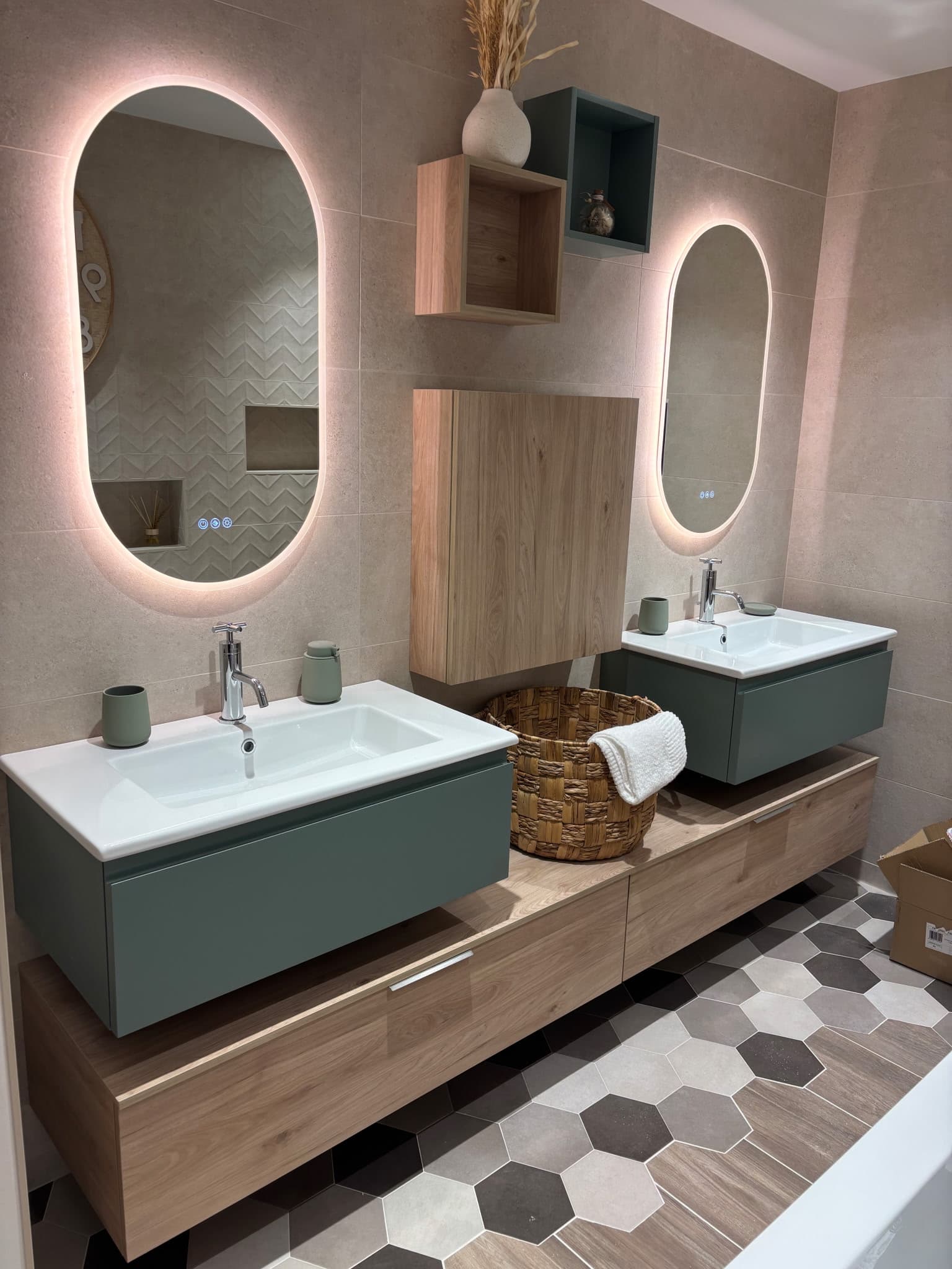 Showroom enseigne, Coutances (50)